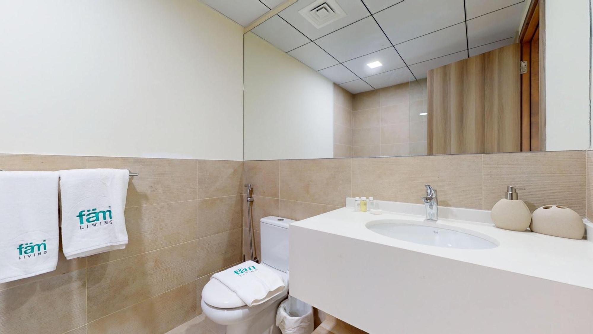 Scenic Canal View Homes - 8 Mins To Mall - Pool & Gym Access * Dubai